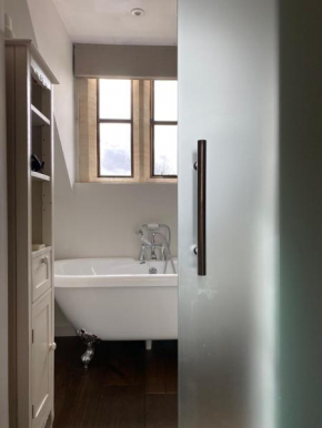Cotswold Luxury Coach House - ideal for couples, w/ EV charging